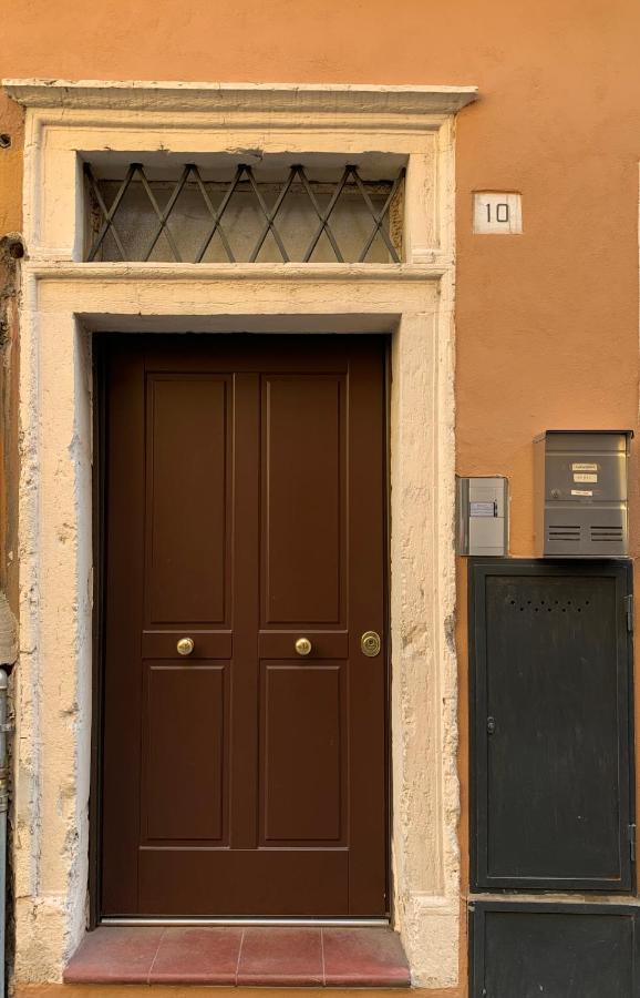 Daisy House: Nice Attic In The Historical Center Salò Exterior foto