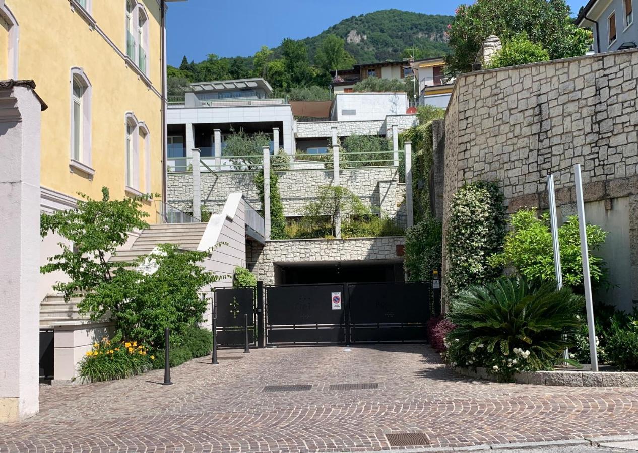 Daisy House: Nice Attic In The Historical Center Salò Exterior foto